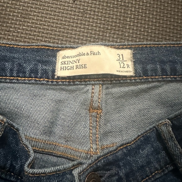 Abercrombie & Fitch Skinny High Rise Jeans - Picture 3 of 3